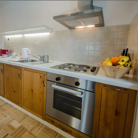 Marjetica Apartman *